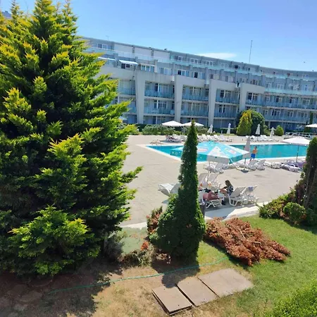 с две спални градина к-с Black Sea Star Apartman *